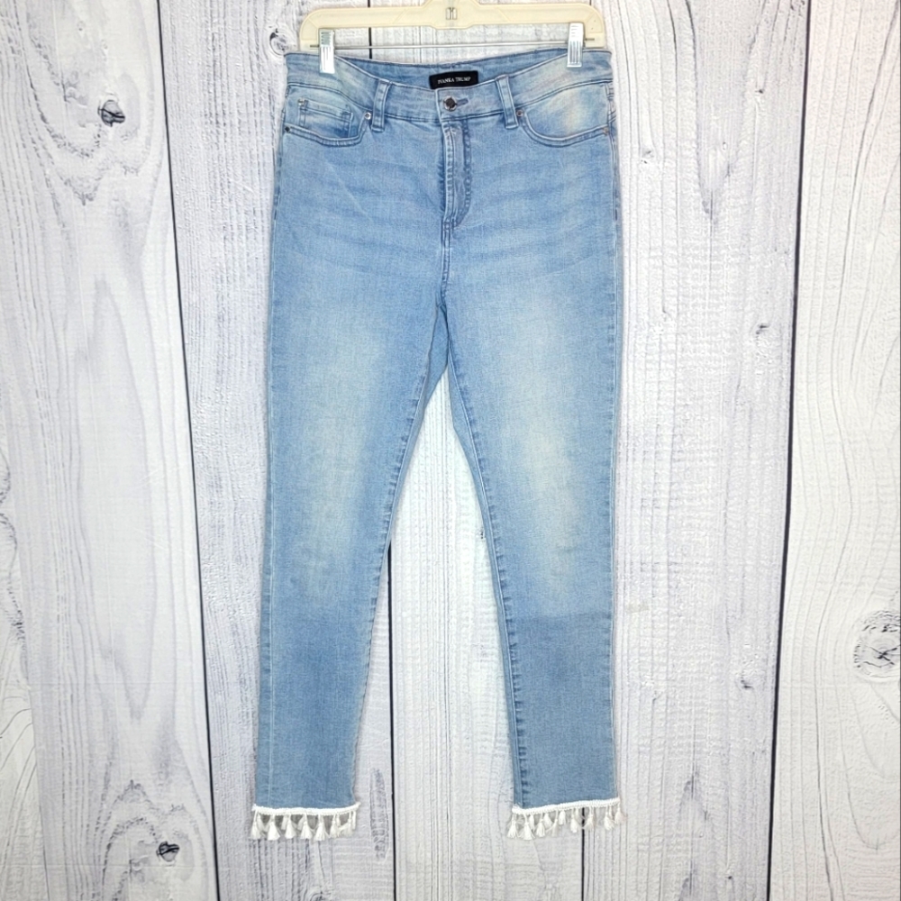 Ivanka Trump light wash jeans sz. 10